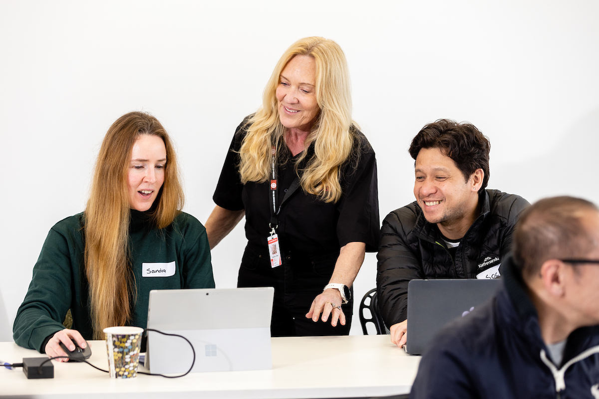 Individual support course trainer